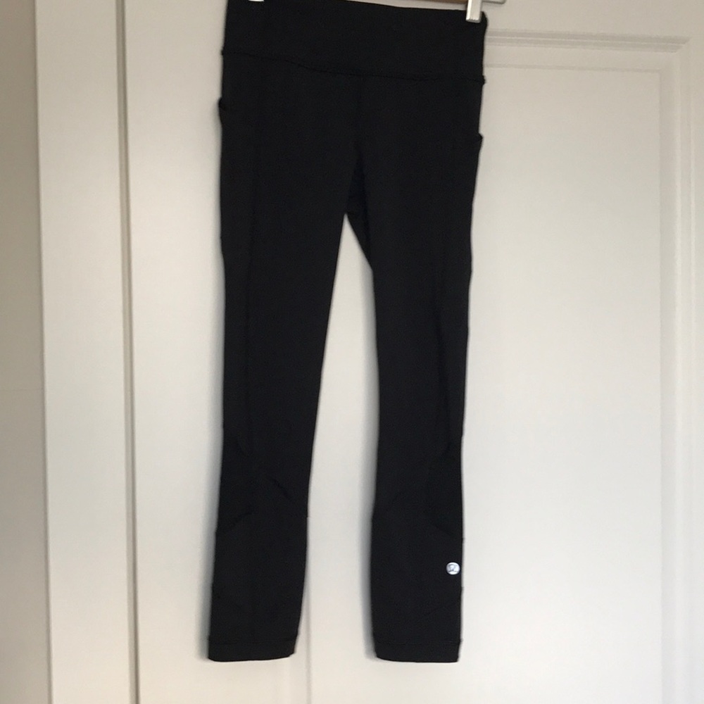 Lululemon pace rival crop.